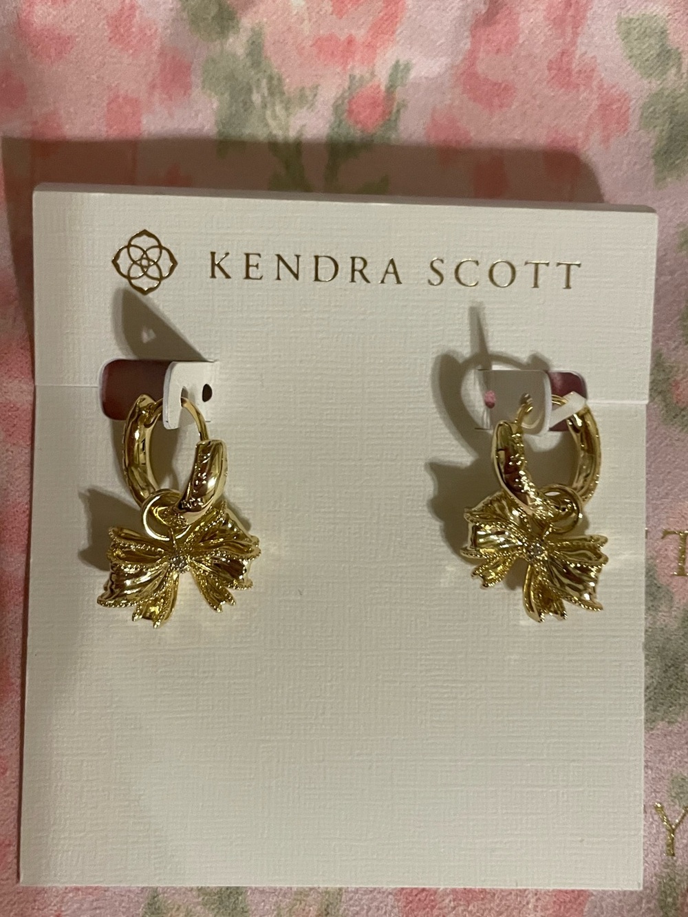 NWT Kendra Scott x LoveShackFancy Bow Convertible Huggie Earrings Gold - Picture 2 of 3